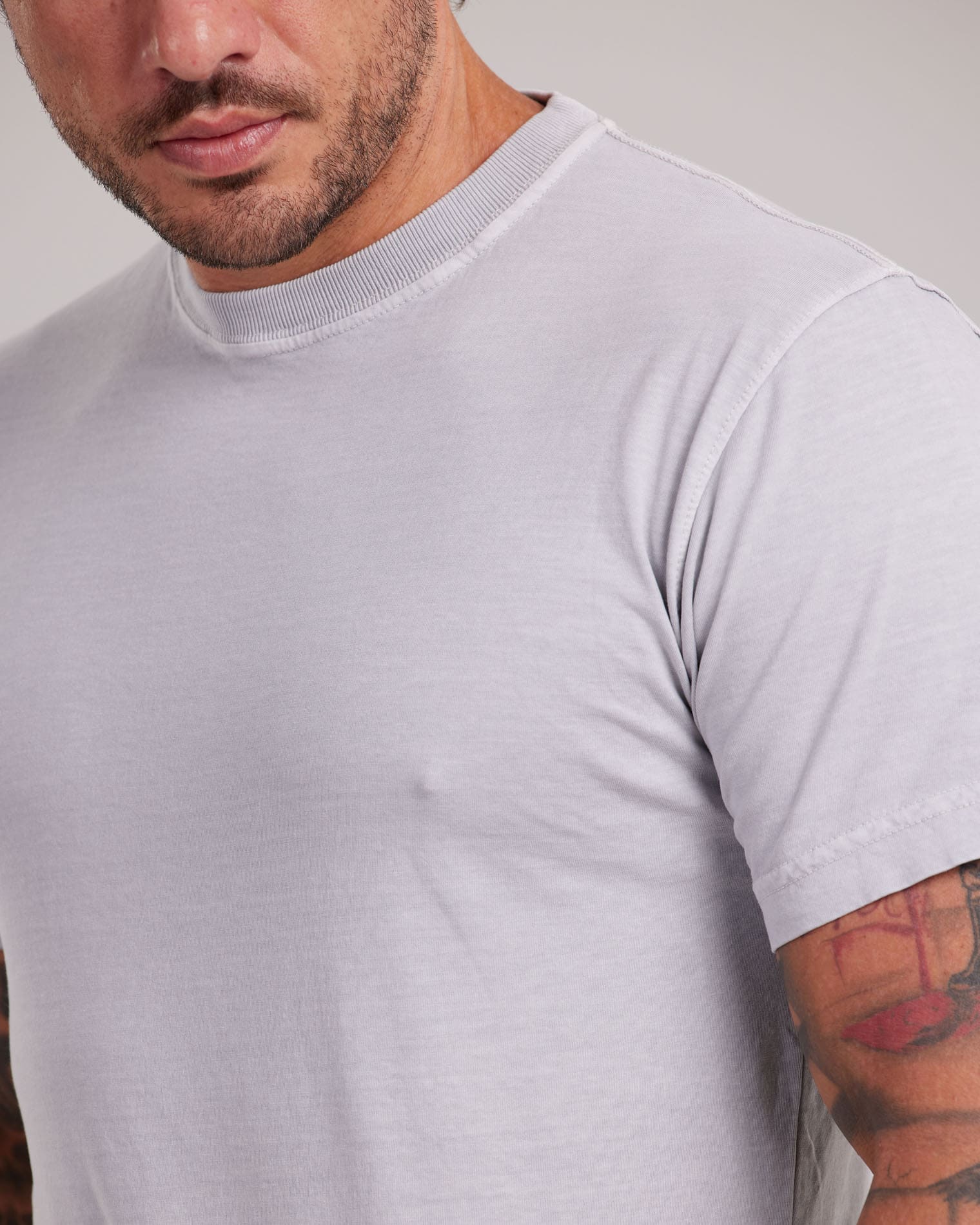 Camiseta Estonada Cores Vibrantes Cinza Claro — Lunfe Têxtil — foto 9