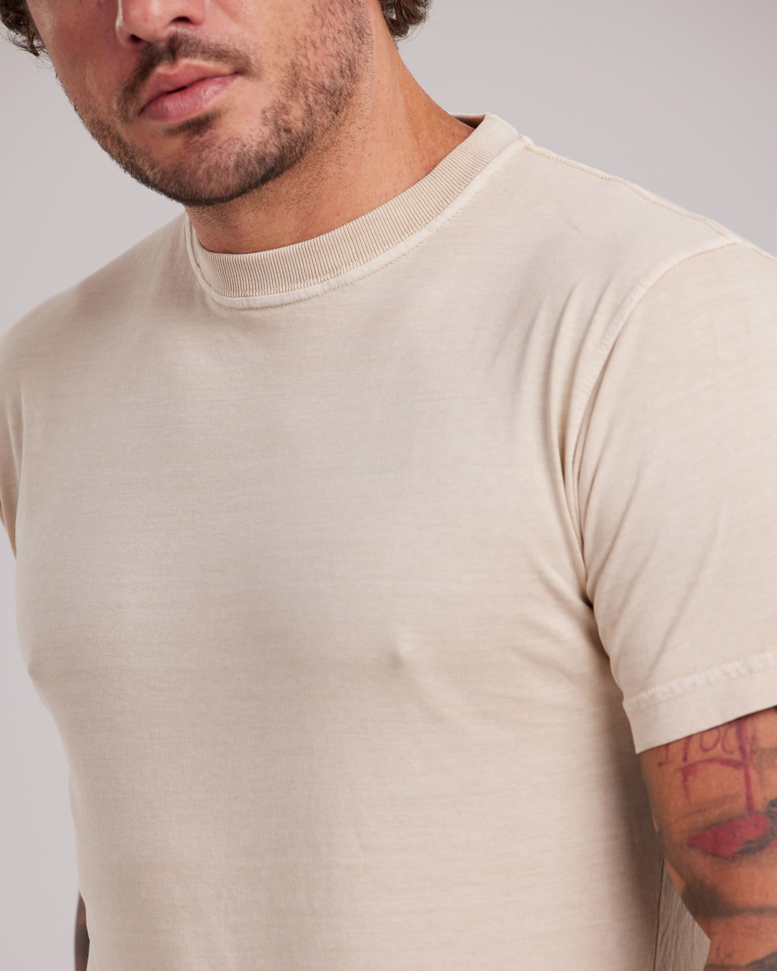 Camiseta Estonada Cores Vibrantes Bege — Lunfe Têxtil — foto 7