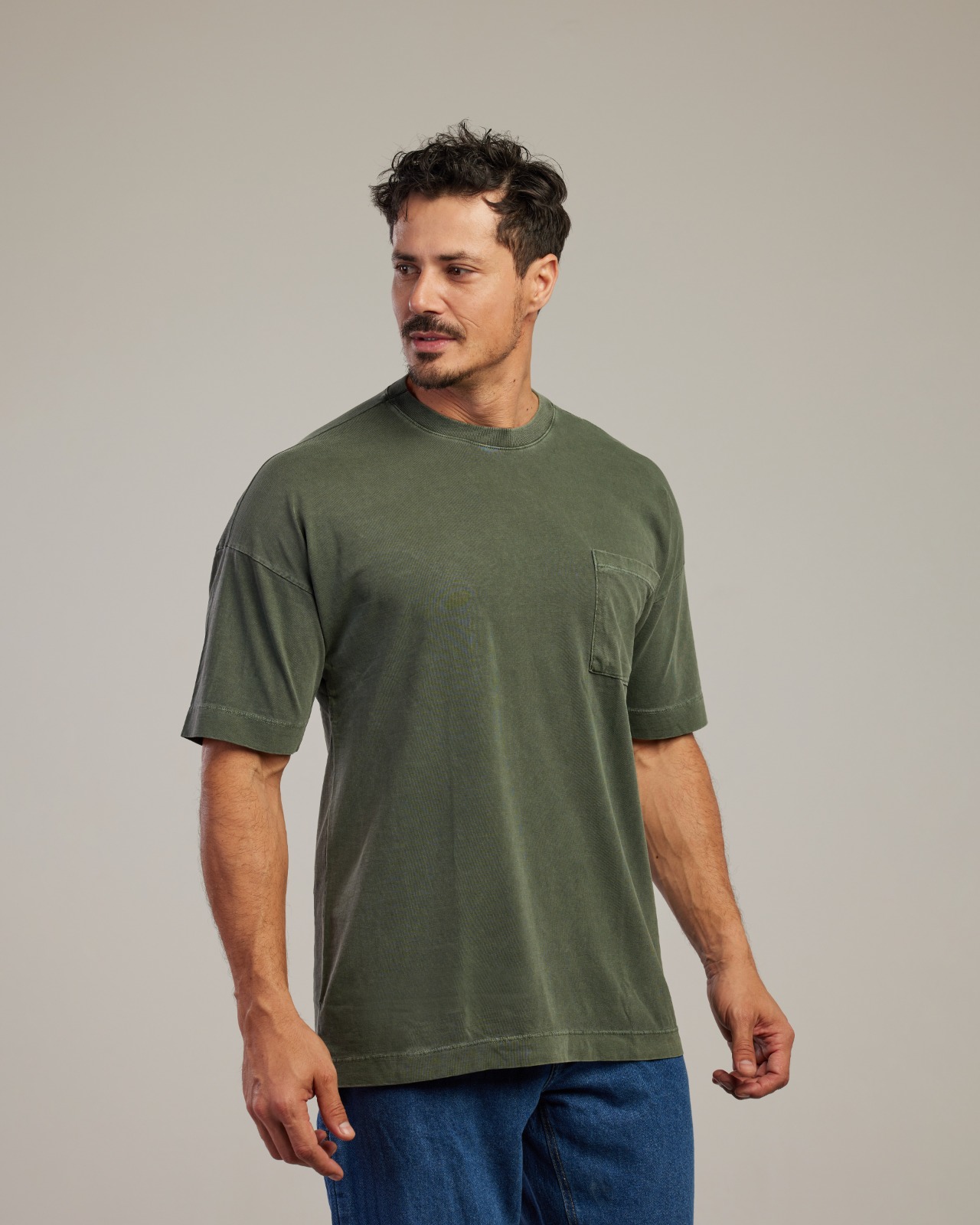 Camiseta Oversized Estonada com Bolso