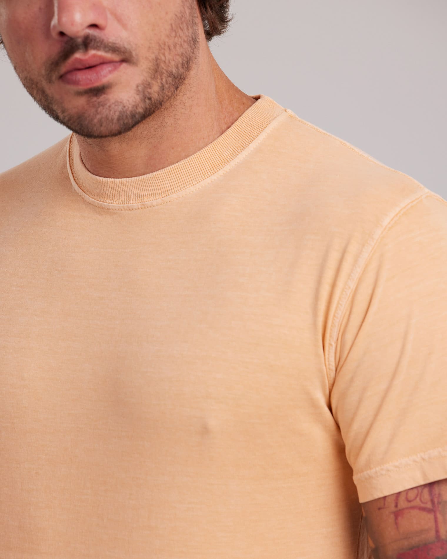 Camiseta Estonada Stone Wash Clássica — Lunfe Têxtil — foto 4